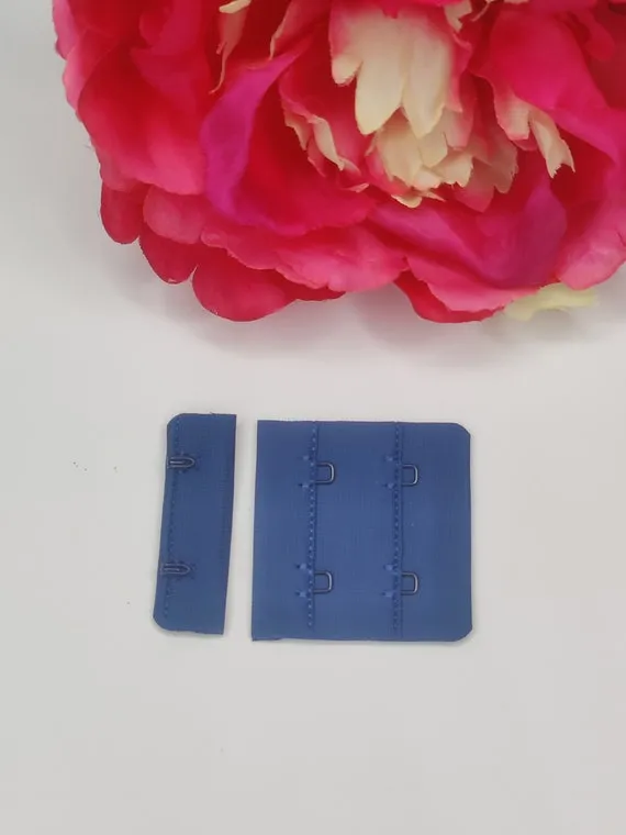 BH-Verschluss 2x2 in blau. Azure blue, kobalt blau, Kornblume, Iris blau.  bra hook&eye, closure, fastener blue shades IDheyex17