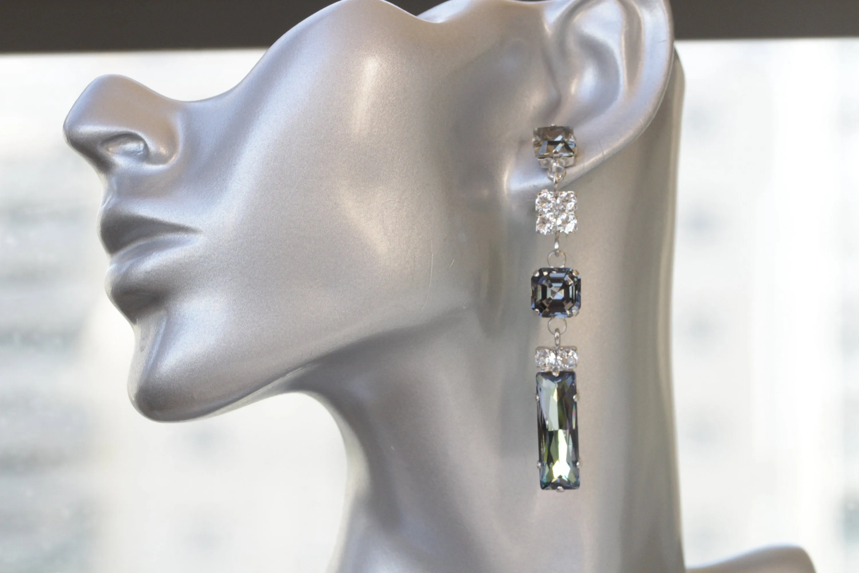 GRAY LONG EARRINGS