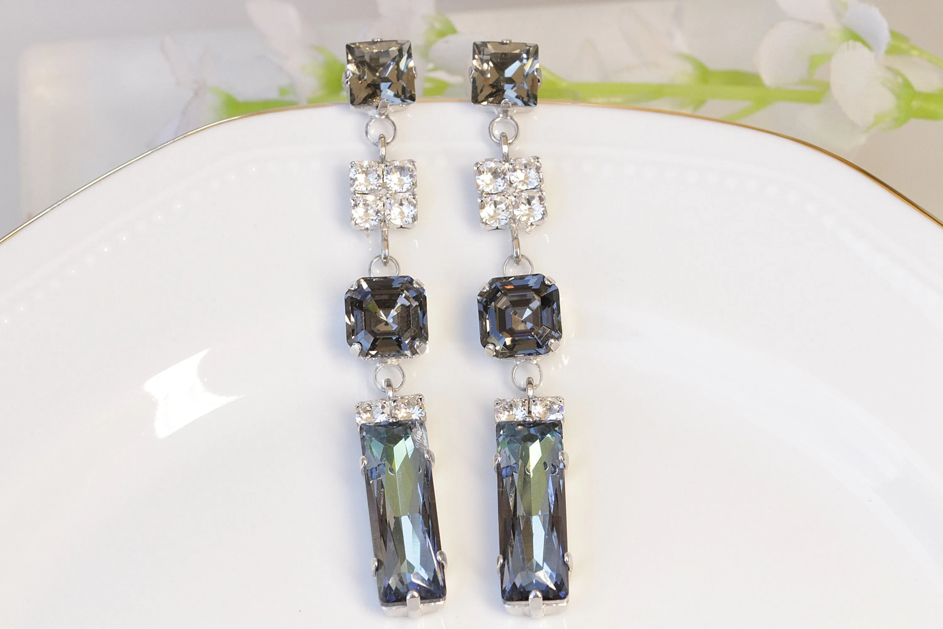 GRAY LONG EARRINGS