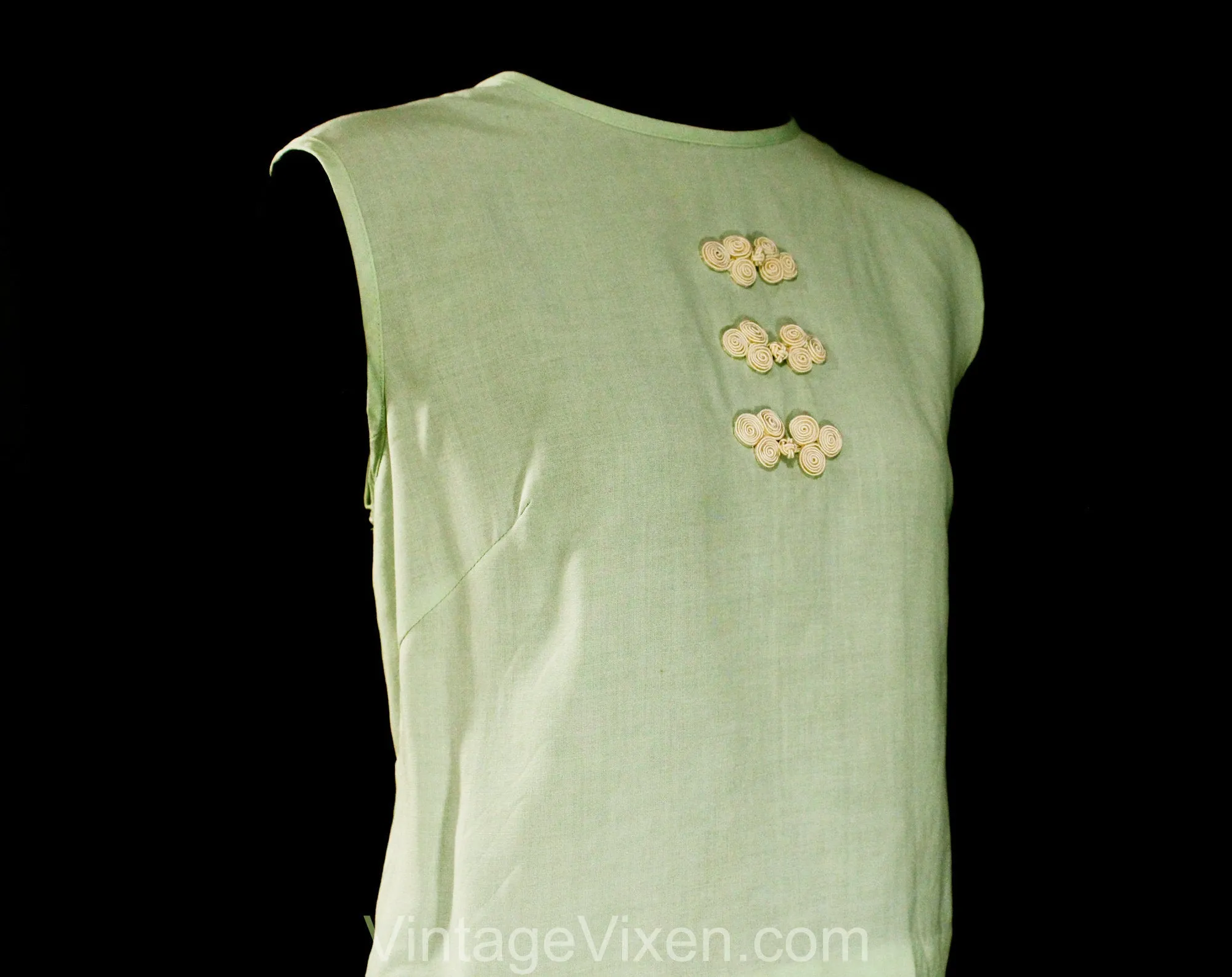 Size 14 Mint Green Sleeveless Top with Asian Ivory Frog Closures - 1960s Summer Shell Blouse - Spring Summer Shirt - 60s Deadstock - Bust 40