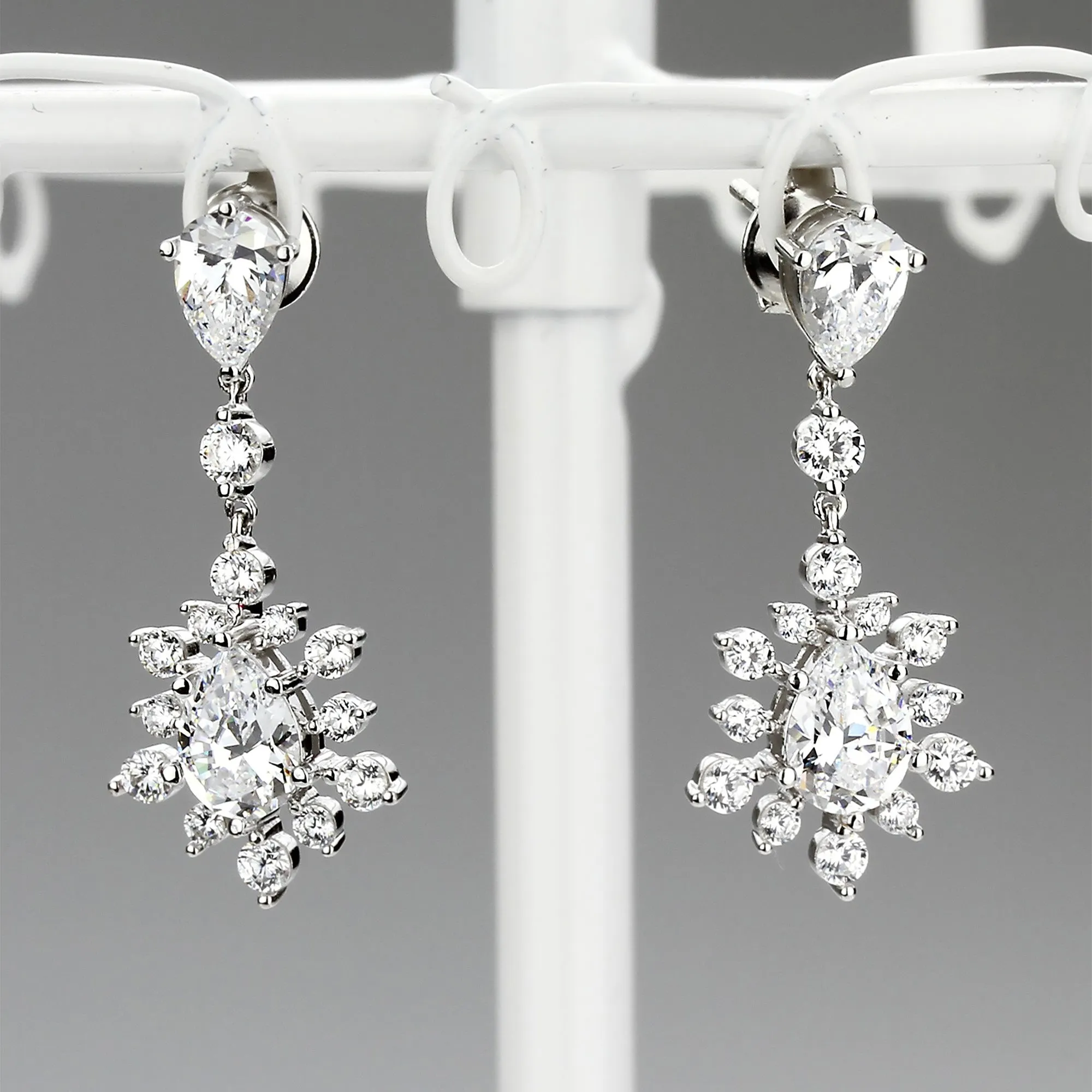 Sterling Silver Center 1 CT Teardrop Vintage Dangle Earrings