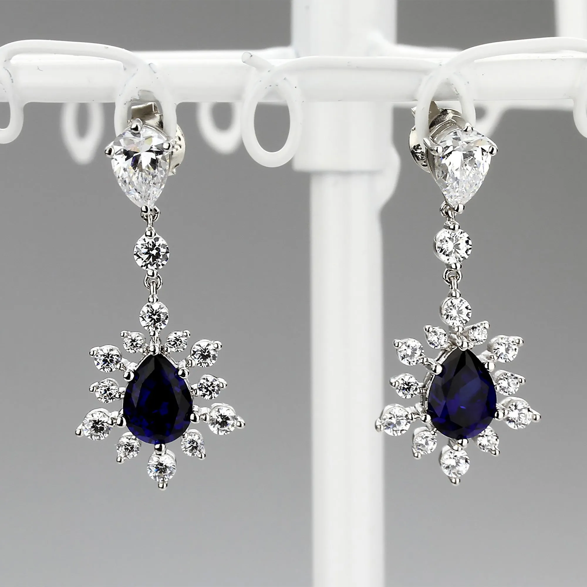 Sterling Silver Center 1 CT Teardrop Vintage Dangle Earrings