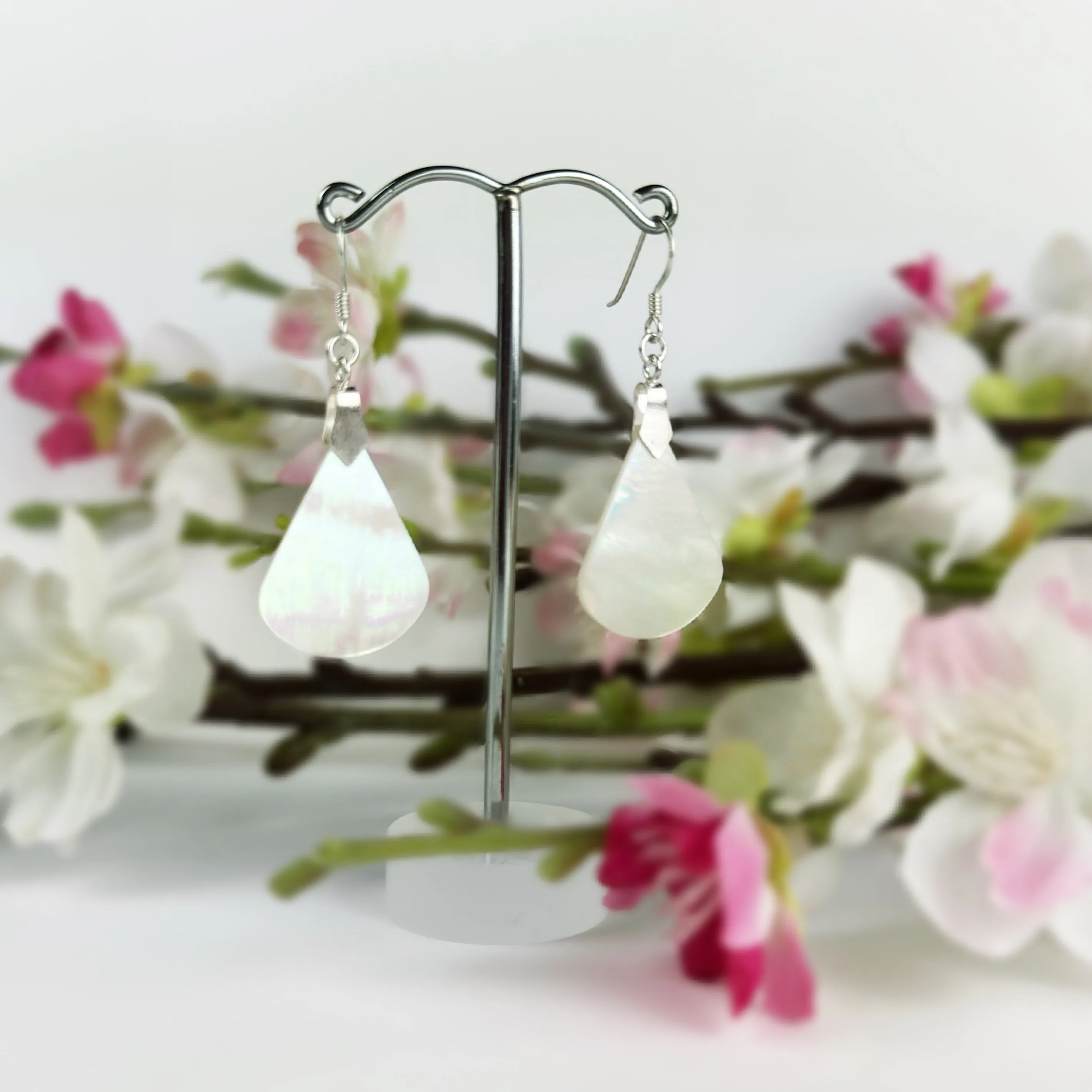 White Petal Earrings - VE313
